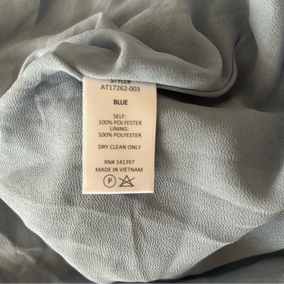 NWT, ASTR The Label Textured Tie Back Puff Sleeve V-Neck Cropped Blue Blouse, XL - Picture 6 of 6